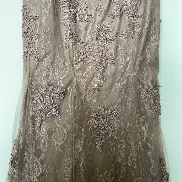 La Femme | Mauve Lace Applique Tulle Sweetheart Neckline Trumpet Gown Size 4 - Picture 5 of 13